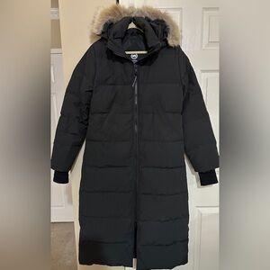 Cananda Goose Parka; Like New; Large, Black with fur.